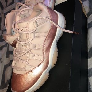 11 lows rose gold
